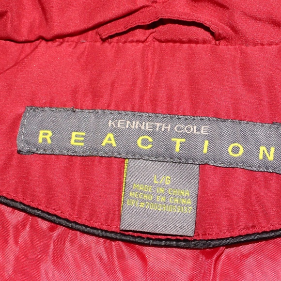 Kenneth Cole REACTION, red down puffer snap buttons and zipper closure vest - Picture 10 of 10